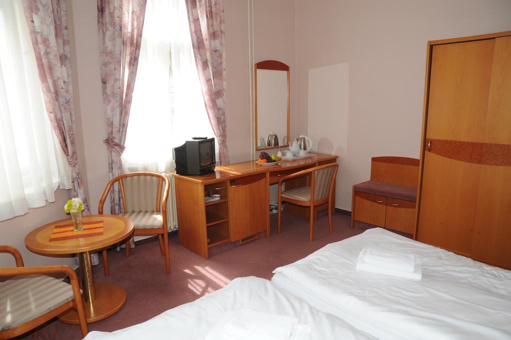 Pension Akropolis, Eco Breakfasts From Farm マリアーンスケー・ラーズニェ 部屋 写真
